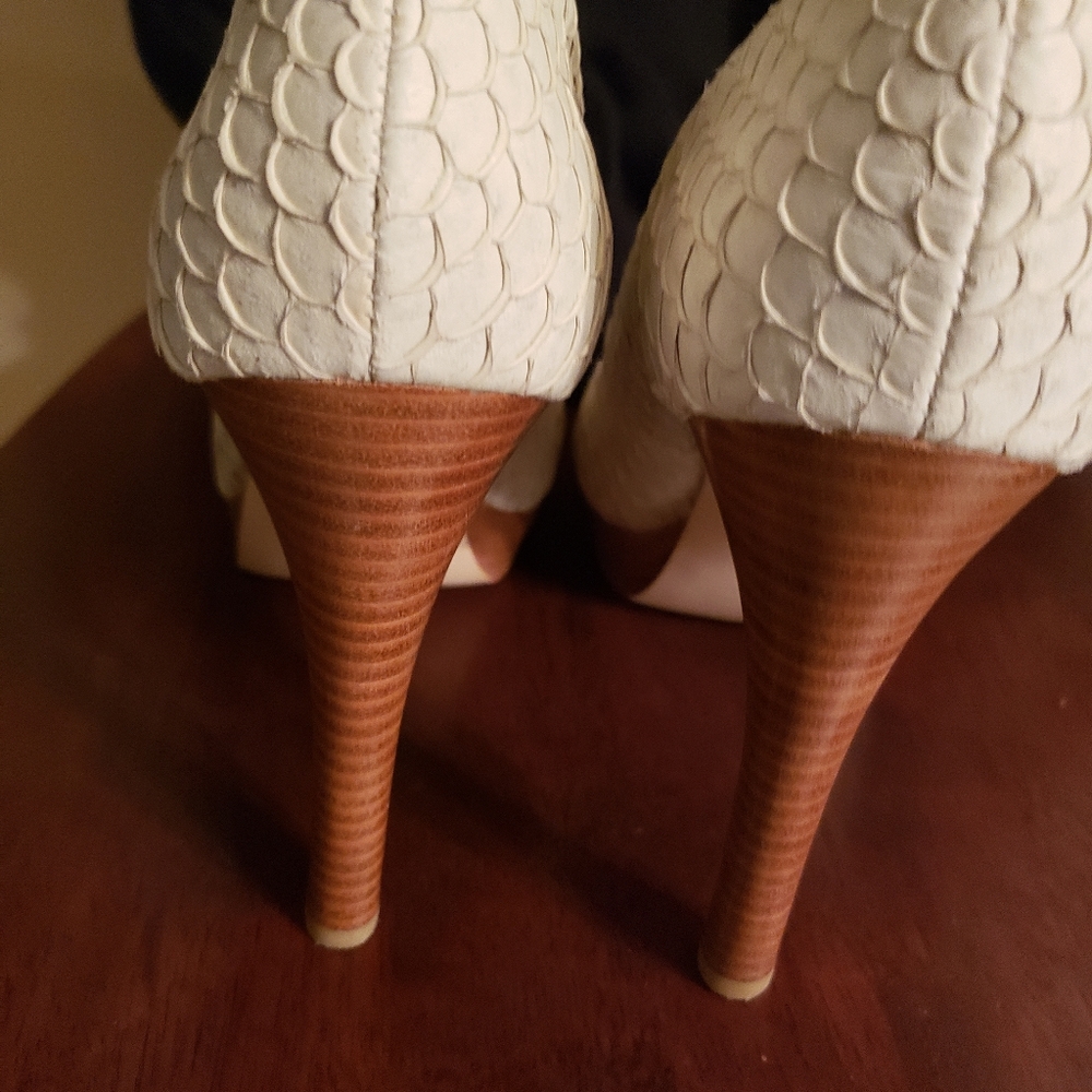 Shoes - Picture 5 of 7